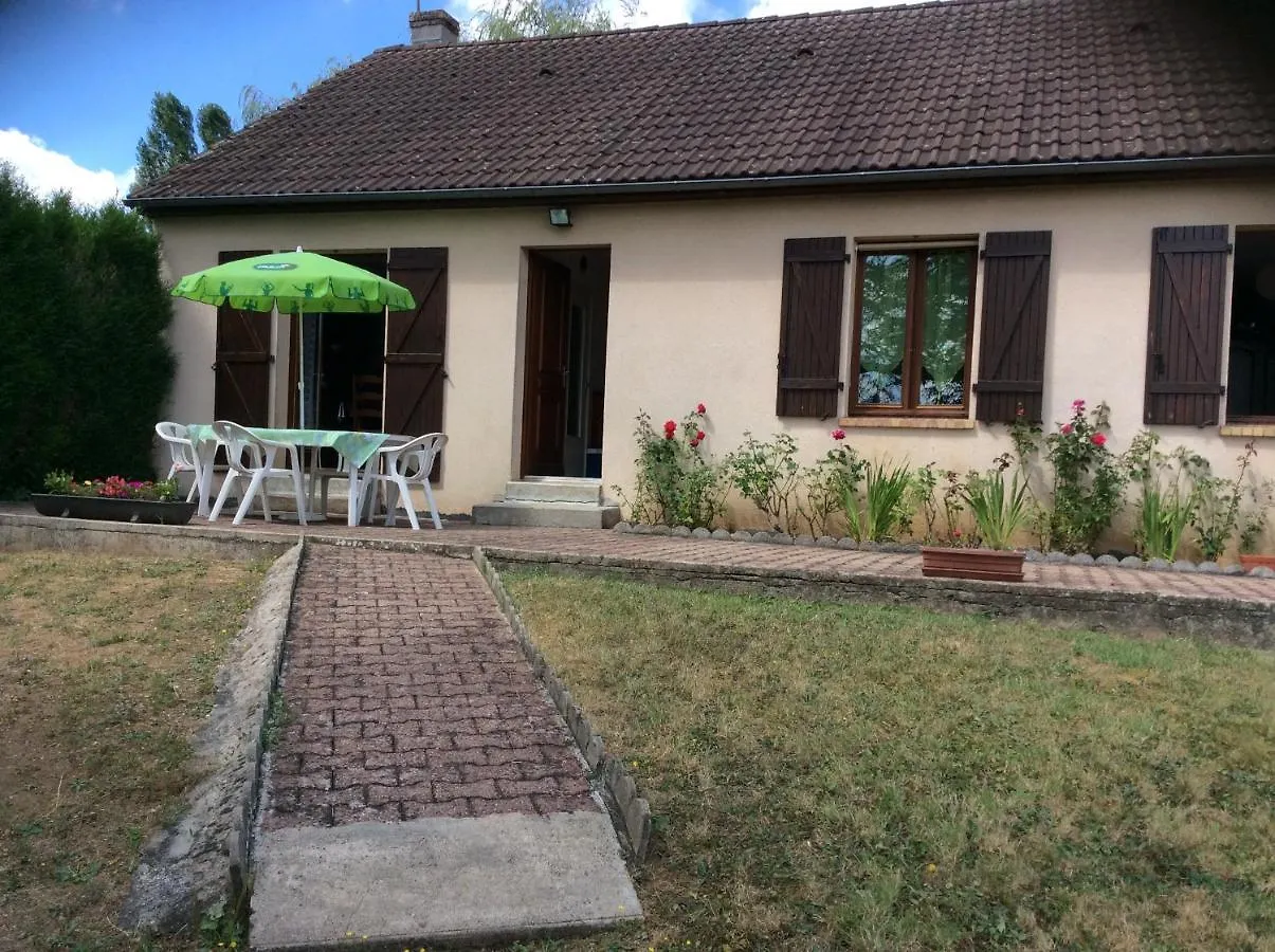 Holiday home Gite Du Rocher Villa Le Veurdre
